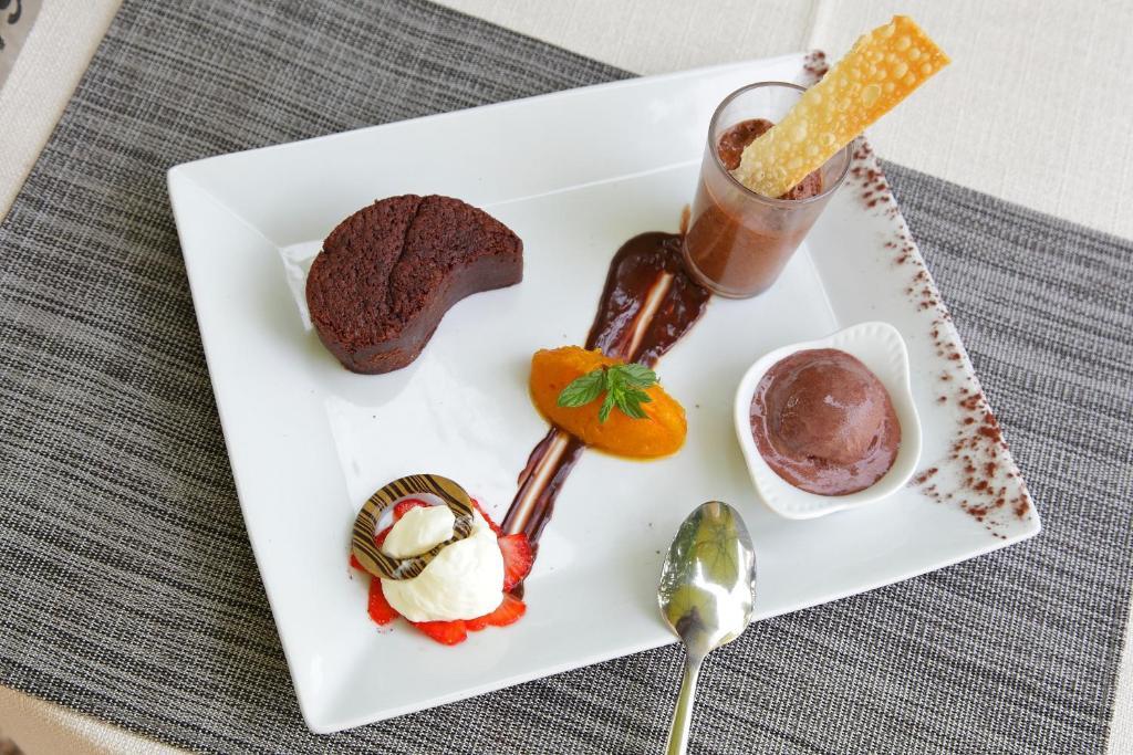 Logis Hotel & Spa Dejeunez Sous L'Arbre Русе Екстериор снимка